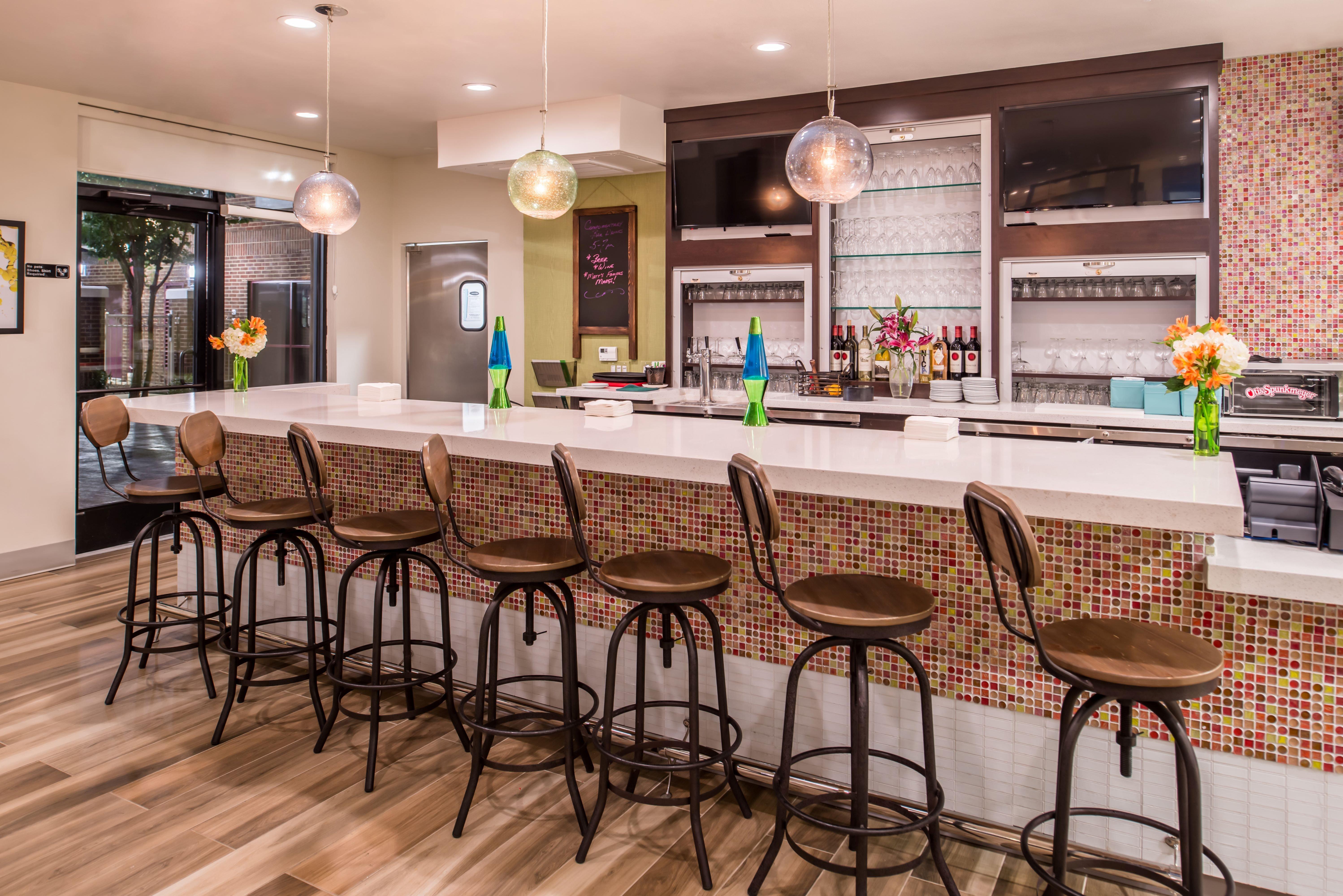 Holiday Inn And Suites Addison By Ihg Exterior foto